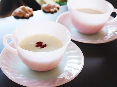 ツヤツヤ杏仁ホットドリンク
