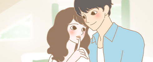 イキイキとしてメイクをしている女性