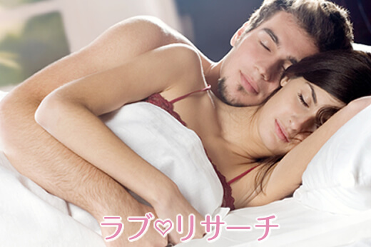 男女が抱き合っている