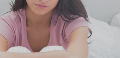 悩む女性