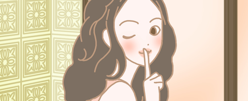 唇に指をあてて微笑む女性のイラスト