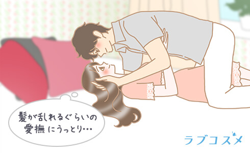 髪の愛撫で感じる女性